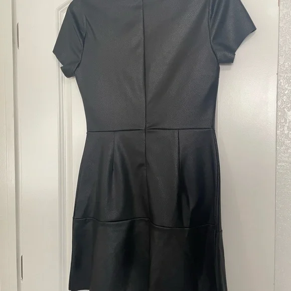 Macys Rosie Harlow brand faux leather dress - Picture 4 of 6